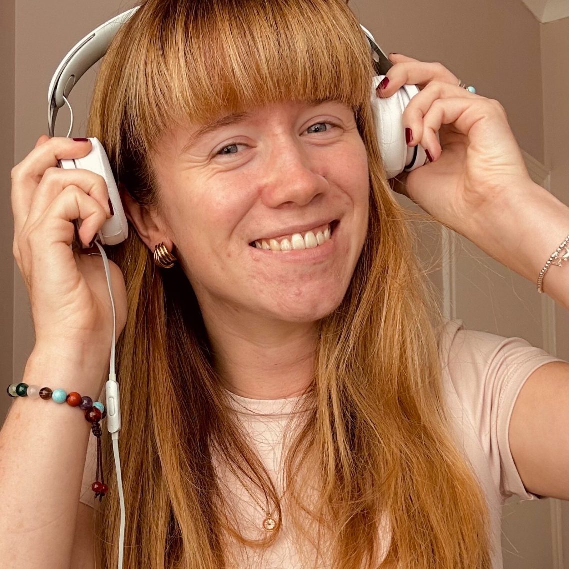 Portrait of Hannah, listening to Spanish through headphones